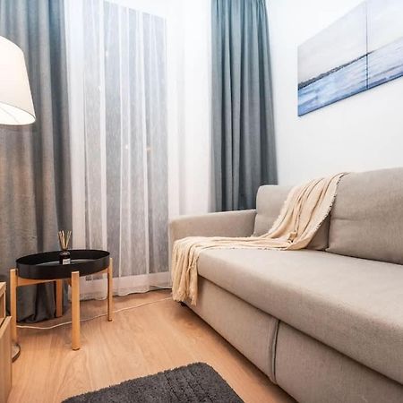 City Center Apartment - Modern & Elegant براتسيلافا المظهر الخارجي الصورة