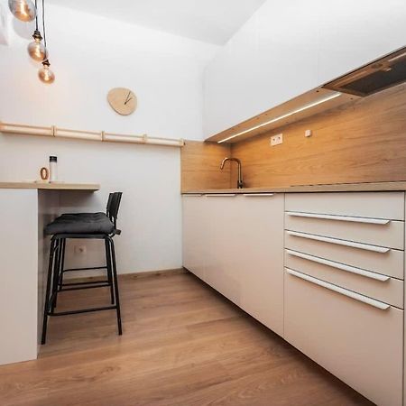 City Center Apartment - Modern & Elegant براتسيلافا المظهر الخارجي الصورة