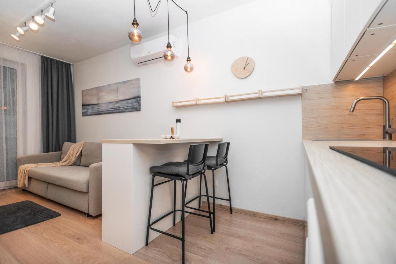 City Center Apartment - Modern & Elegant براتسيلافا المظهر الخارجي الصورة