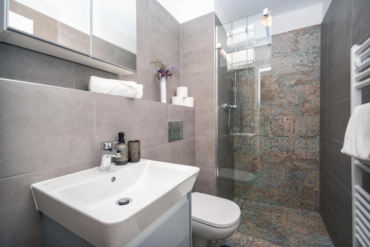 City Center Apartment - Modern & Elegant براتسيلافا المظهر الخارجي الصورة