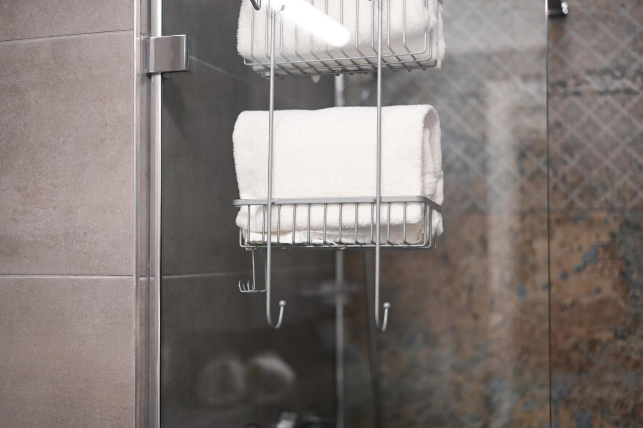 City Center Apartment - Modern & Elegant براتسيلافا المظهر الخارجي الصورة