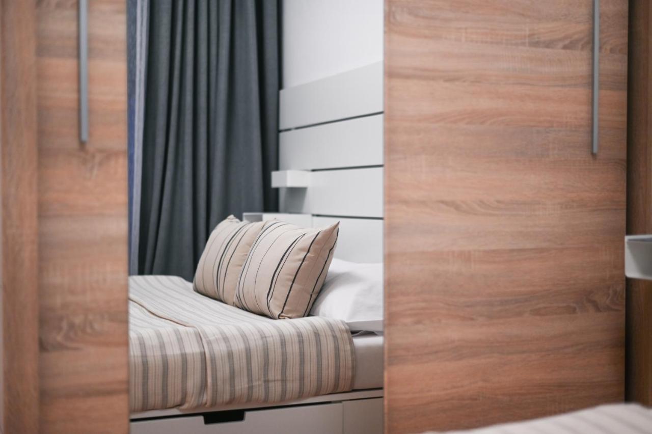 City Center Apartment - Modern & Elegant براتسيلافا المظهر الخارجي الصورة