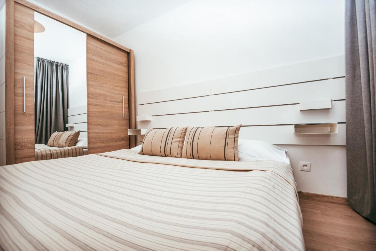 City Center Apartment - Modern & Elegant براتسيلافا المظهر الخارجي الصورة