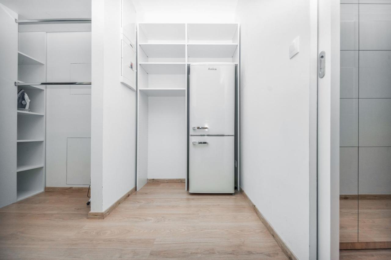 City Center Apartment - Modern & Elegant براتسيلافا المظهر الخارجي الصورة