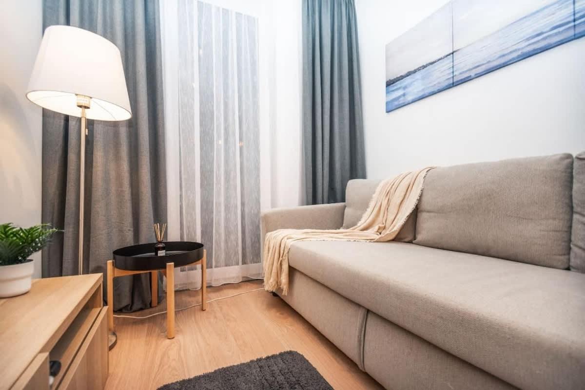 City Center Apartment - Modern & Elegant براتسيلافا المظهر الخارجي الصورة