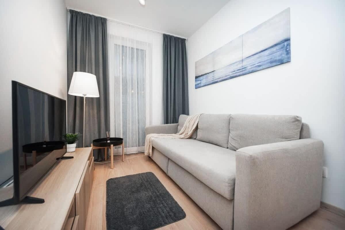 City Center Apartment - Modern & Elegant براتسيلافا المظهر الخارجي الصورة