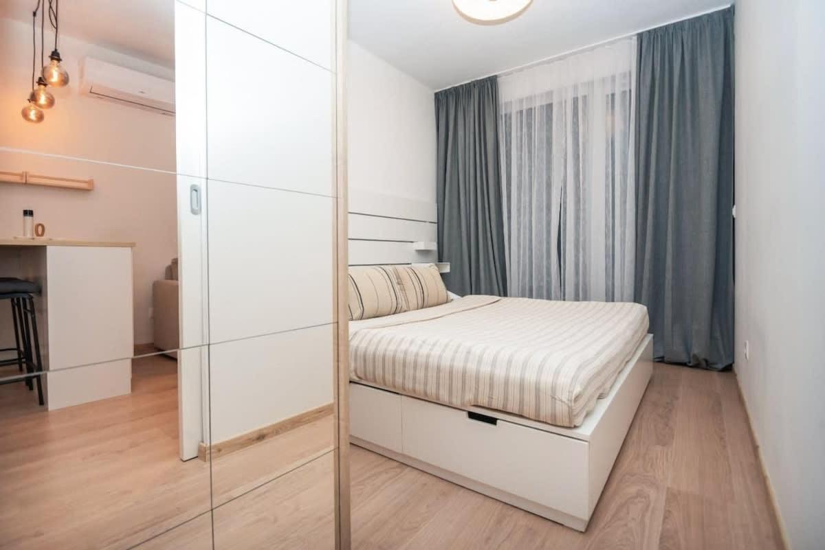 City Center Apartment - Modern & Elegant براتسيلافا المظهر الخارجي الصورة