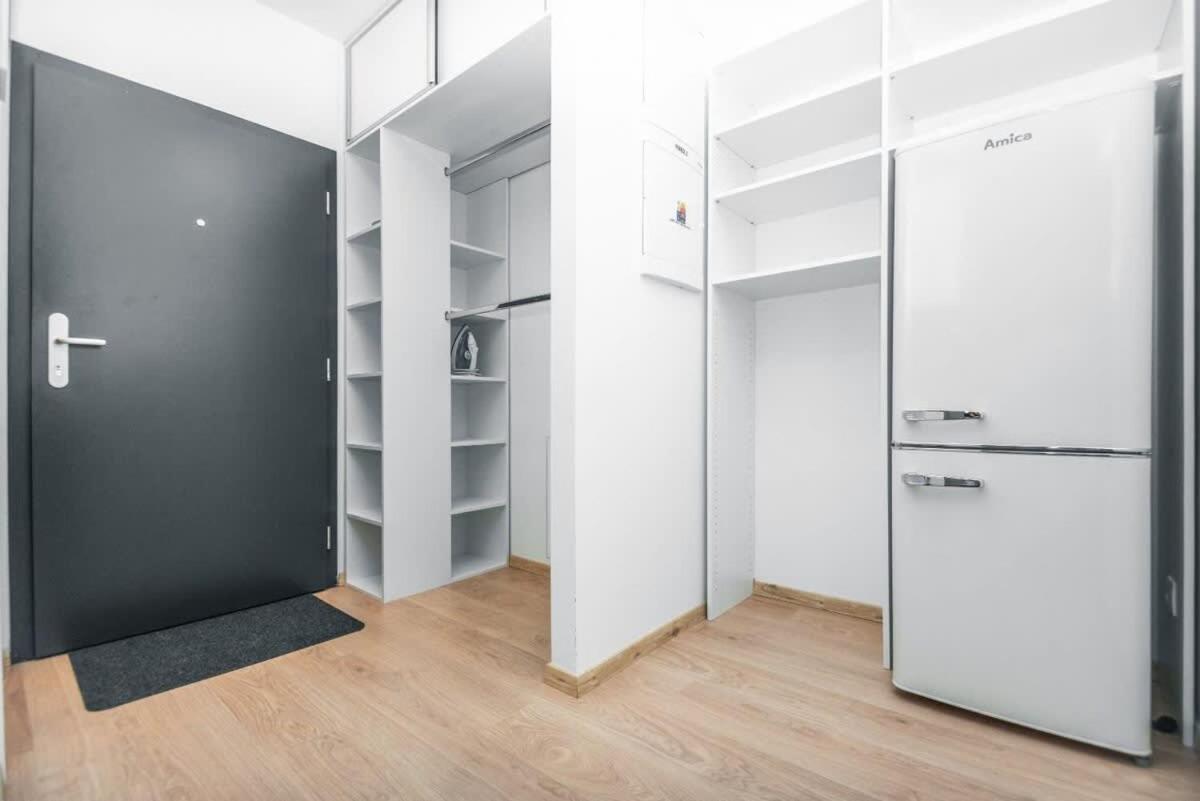City Center Apartment - Modern & Elegant براتسيلافا المظهر الخارجي الصورة